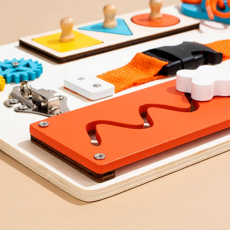 Монтессори-панель “Весёлые механизмы”